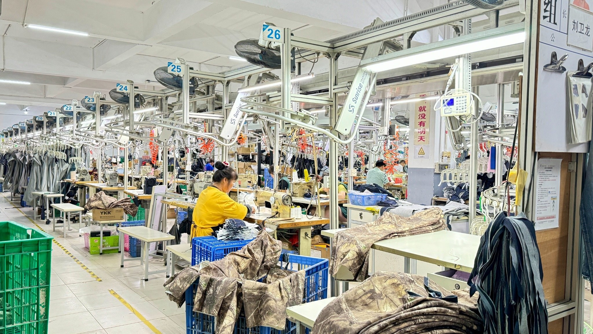 Guangdong Shunde Leka Clothing Design Co., Ltd linea di produzione in fabbrica