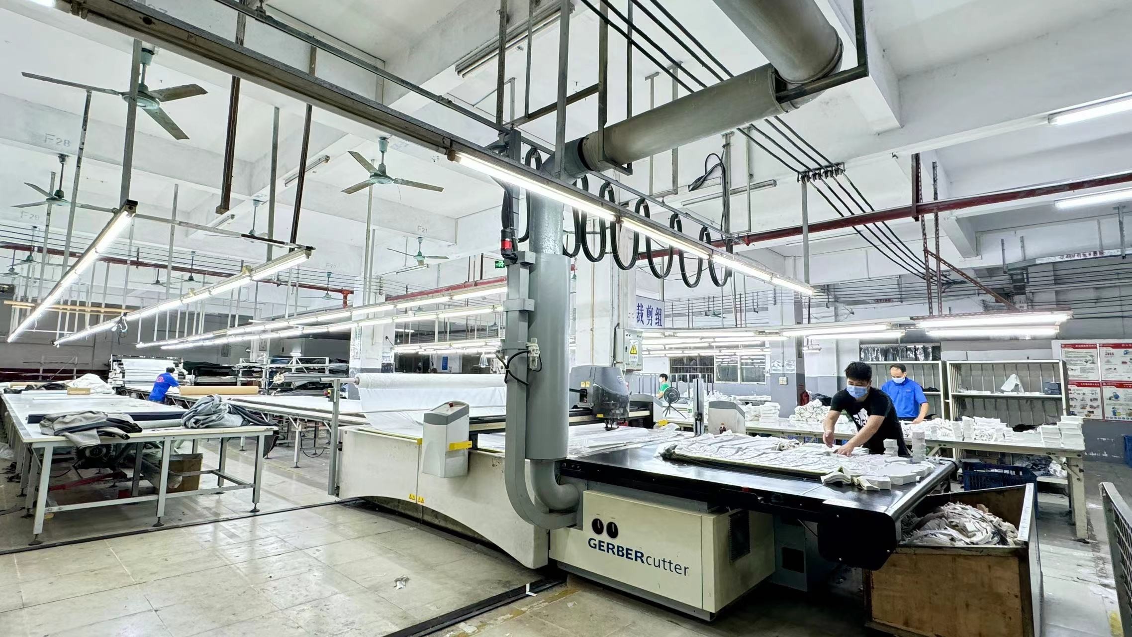 Guangdong Shunde Leka Clothing Design Co., Ltd linea di produzione in fabbrica