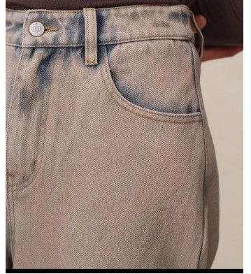 Pantaloni in denim, con cintura alta e gambe rette
