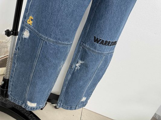 Bottom originale in denim ricamato ad alta precisione per un design unico