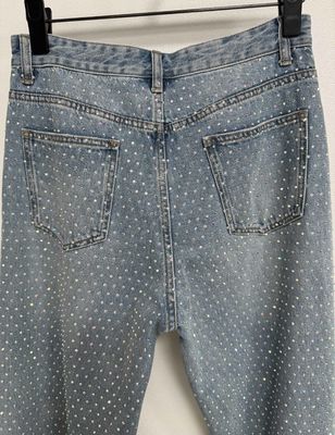 Ornamenti in strass di tendenza Jeans a taglio retto per attirare l'attenzione Sguardo alla moda