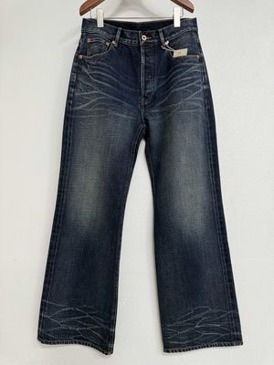 Tazza media alta taglio denim fondo per un' adattazione universalmente lusinghiera