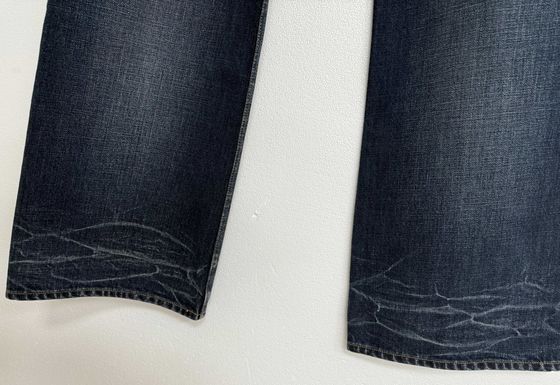 Tazza media alta taglio denim fondo per un' adattazione universalmente lusinghiera
