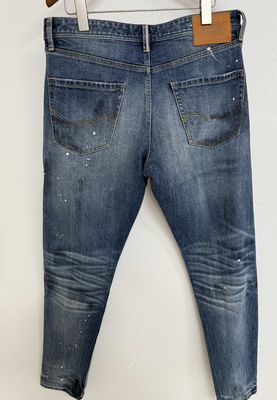Lavaggio pesante e finitura finita di denim per una atmosfera nostalgica