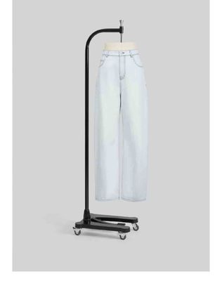 Banana Cut Curved Design Flattering Straight Leg Jeans Vari tipi di corpo