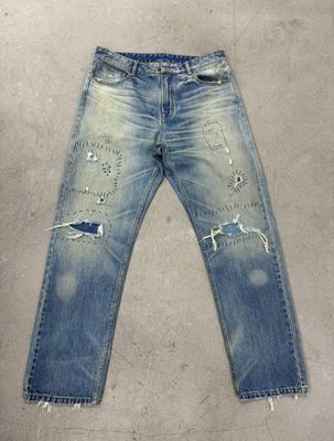 Bottom denim leggero lavato con pesante stress per un look vintage robusto
