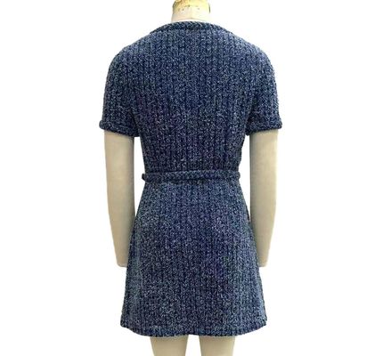 Abito da jeans a maglia per un look chic e vintage