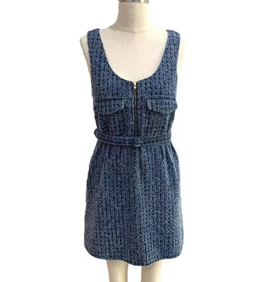 Abito in denim a maglia per un look elegante e moderno