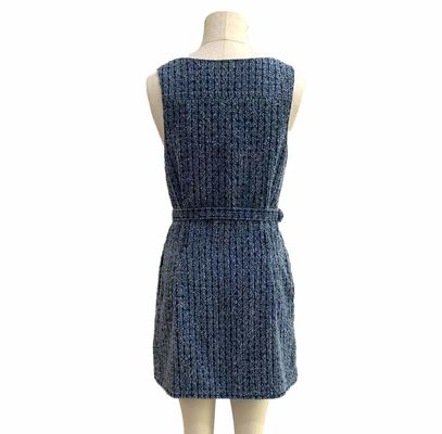 Abito in denim a maglia per un look elegante e moderno