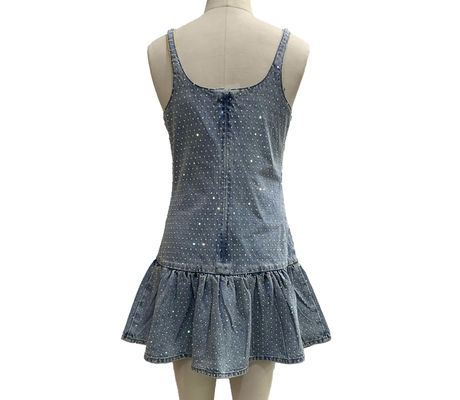 Giubbotta leggera in denim con ornamenti di strass luccicante
