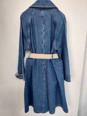 Vestito in denim di tessuto delicato e morbido, jeans, vestito per una sensazione di comfort.