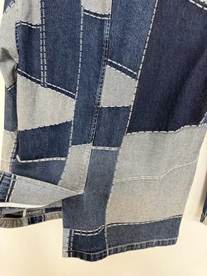 Blazer di denim con elementi di Jacquard per un look audace e elegante