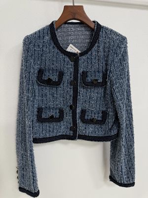 Classic Loose H Cut Denim Blazer per una silhouette lusinghiera