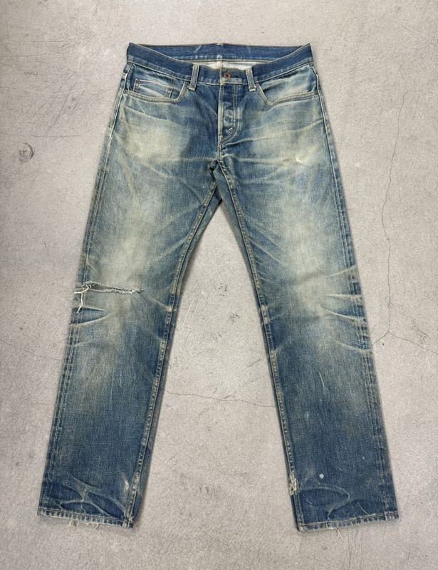 Jeans leggeri da lavaggio con sbiadimento e baffi per un look vintage robusto